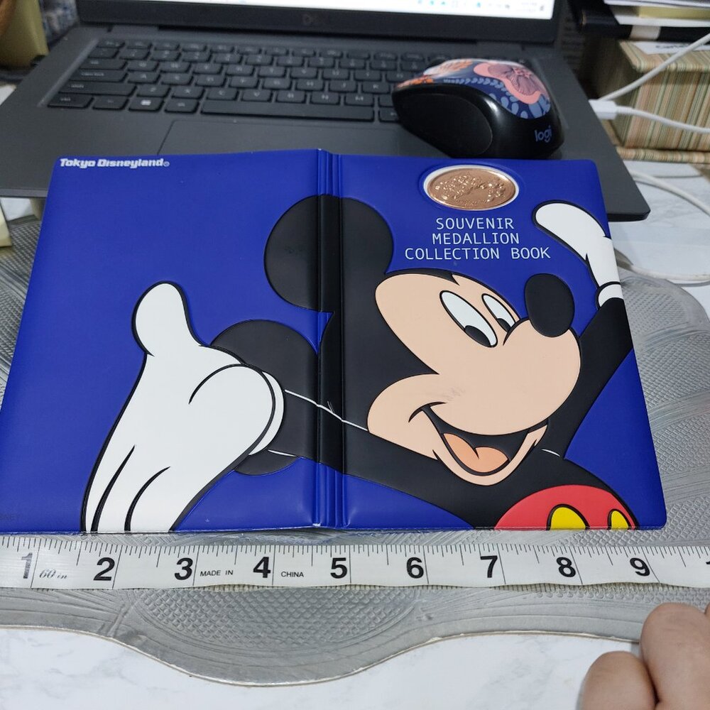 Tokyo Disneyland Souvenir Medallion Collection Book BLUE - Picture 10 of 11